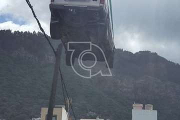  Un todoterreno se sale del camino de Telde a Valsequillo por Arenales por un despiste de su conductor/TA.